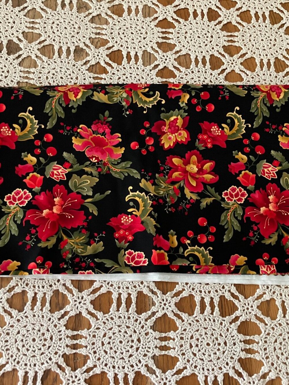 Timeless Treasures Fabrics of SoHo Floral Contessa Pattern Un-used 166” x 45”